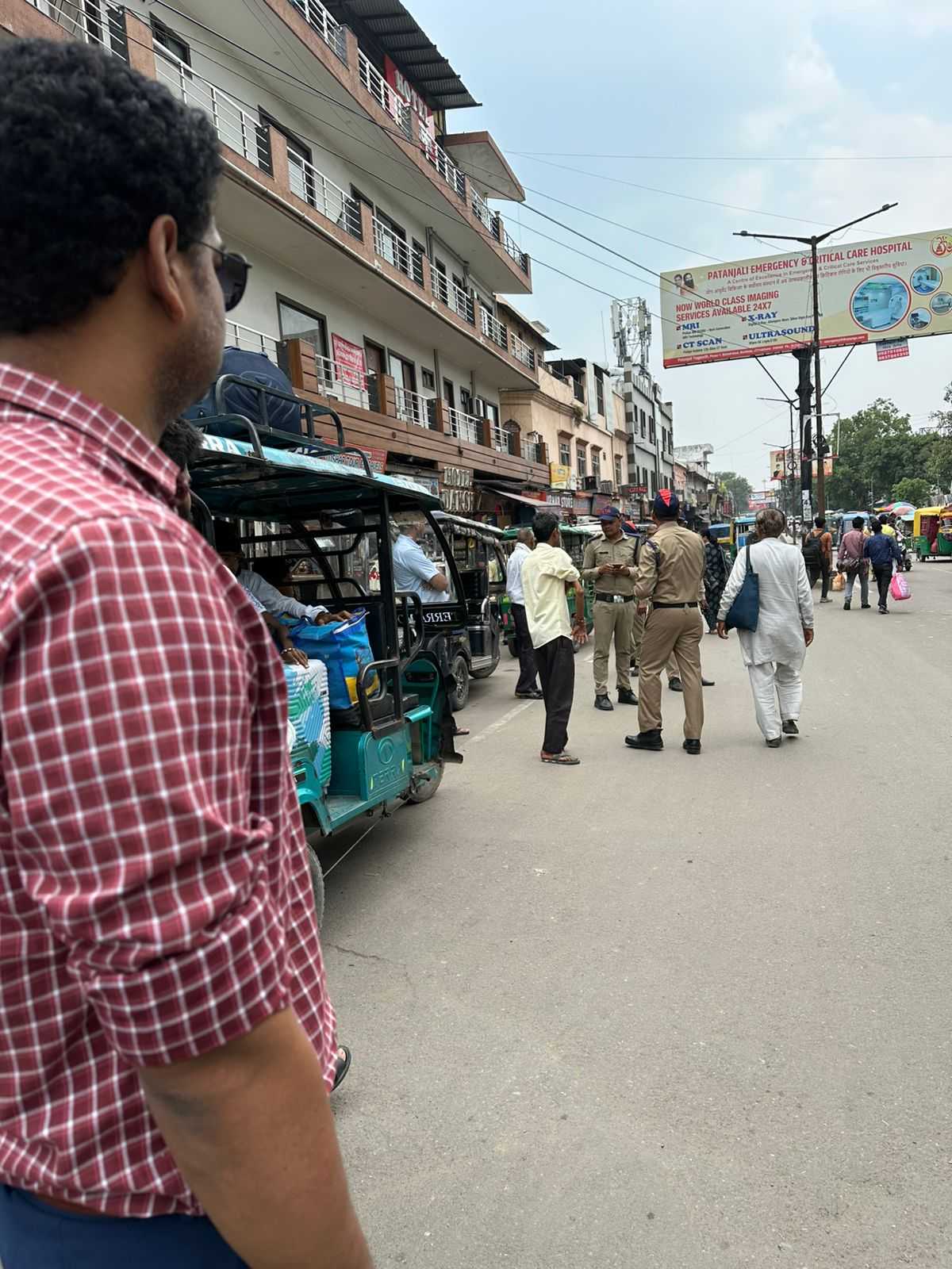 परिवहन विभाग द्वारा ई रिक्शा सत्यापन अभियान लगातार जारी: जांच में अनियमित पाए गए ई-रिक्शाओ को किया गया सीज।